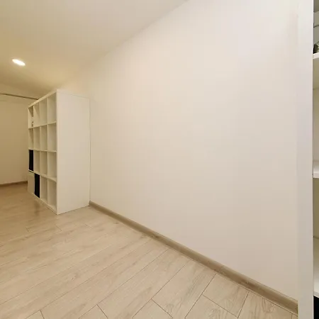 City Loft With Private Parking By Hostlovers Apartment