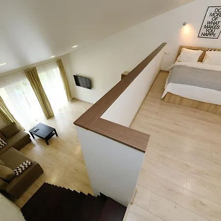 City Loft With Private Parking By Hostlovers Apartment