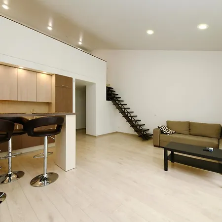 City Loft With Private Parking By Hostlovers *